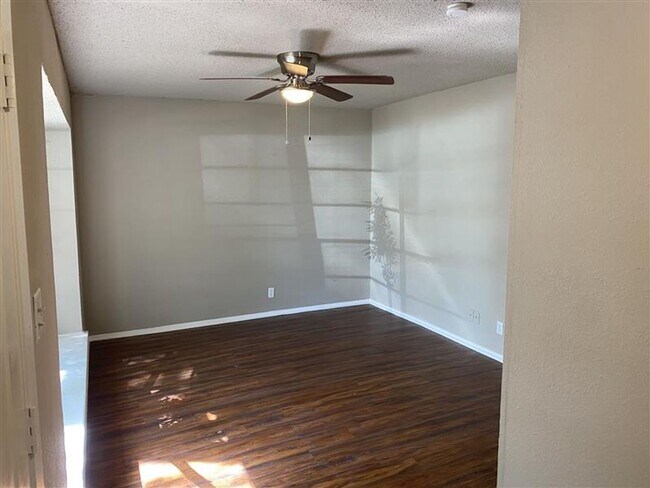 Foto del edificio - Very Large 2/2.5 Townhome with covered par...