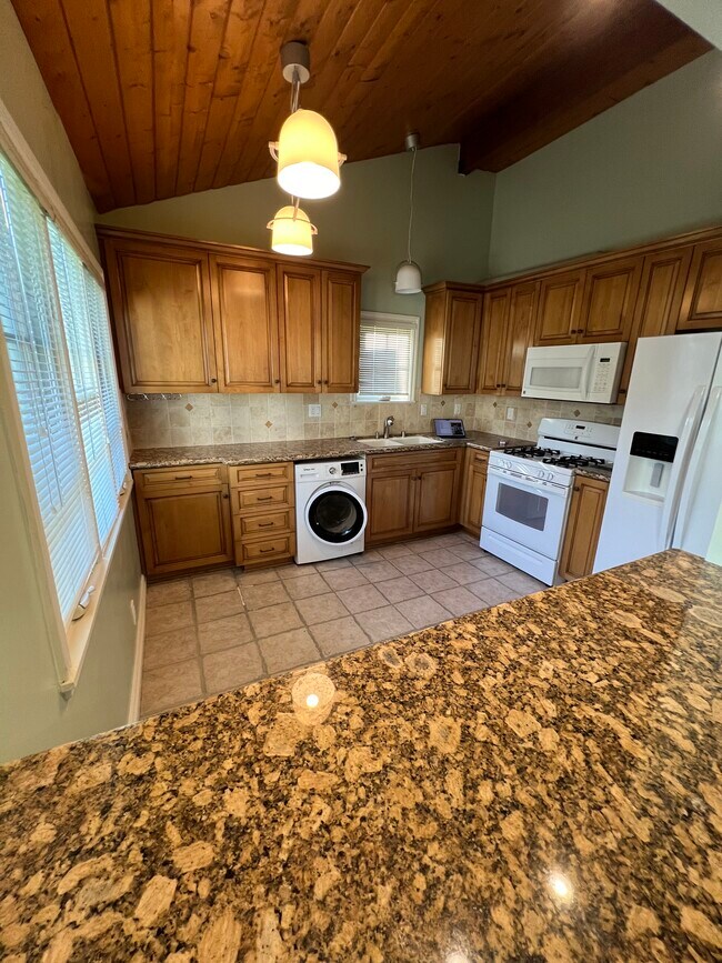 Foto del edificio - 23211 Mariano St