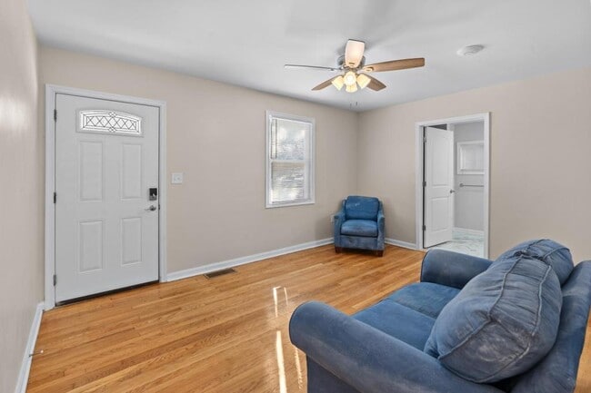 Photo - 1009 Lindsay St House