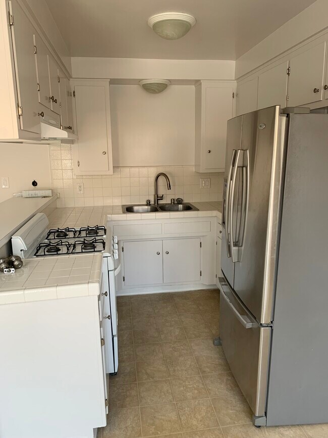 Foto del edificio - 4337 W 136th St