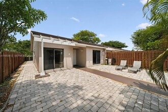 Building Photo - 4949 E Lakes Dr