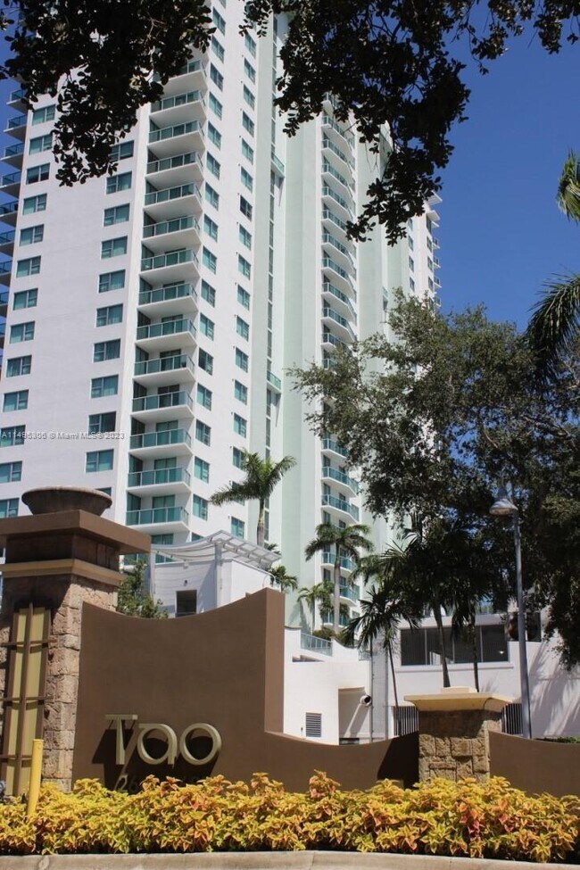 Building Photo - 2641 N Flamingo Rd