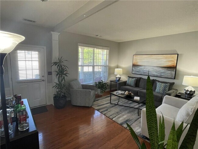 Building Photo - 8960 Friarbridge Dr