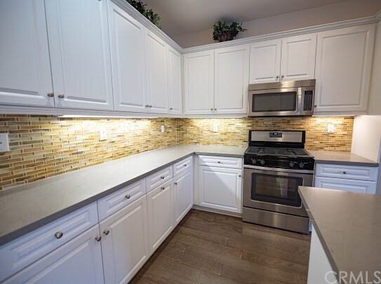 Building Photo - 421 La Floresta Dr