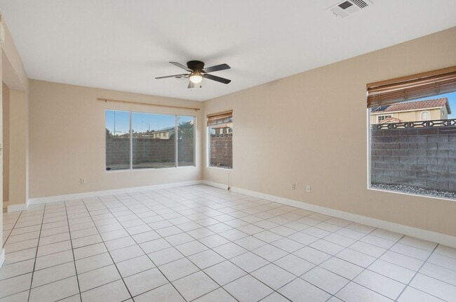 Foto del edificio - Beautiful 4 Bedroom Home with a Pool in Whitney Ranch!
