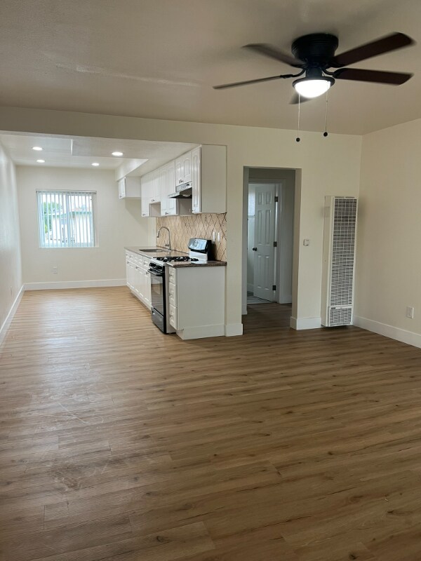 Foto del edificio - 9826 Cedar St