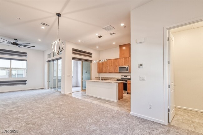 Building Photo - 643 Grey Saker St