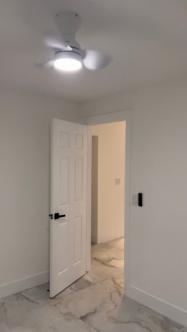 Foto del edificio - 5911 NW 19th Ct