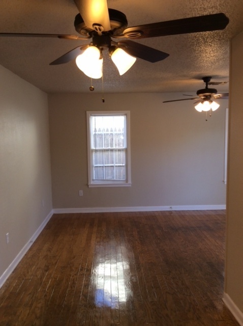 Building Photo - LEASING NOW: - 3 Bedroom/1 Office Room/2 B...