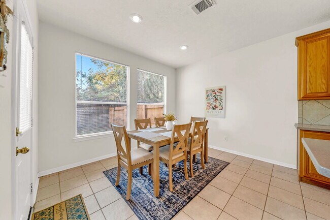 Foto del edificio - A beautifully maintained 3 bedroom, 2.5 ba...