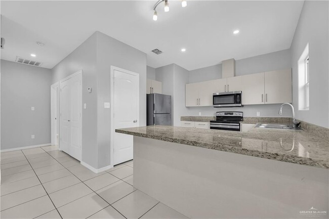 Building Photo - 12 Paola St