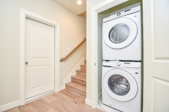 Building Photo - 2307 Warhol Wy