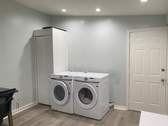 Foto del edificio - 314 Jasmine Pl