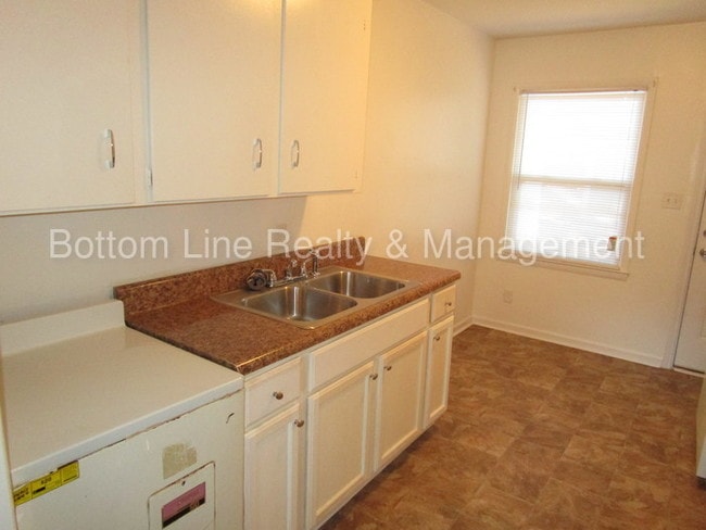 Building Photo - 5228 Clearmont Ave