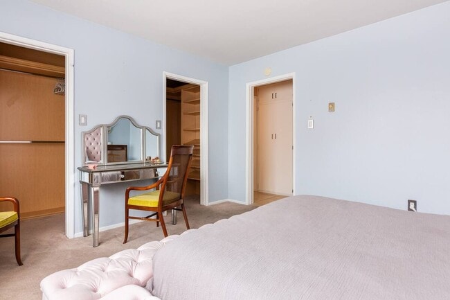 Building Photo - 960 Larrabee St