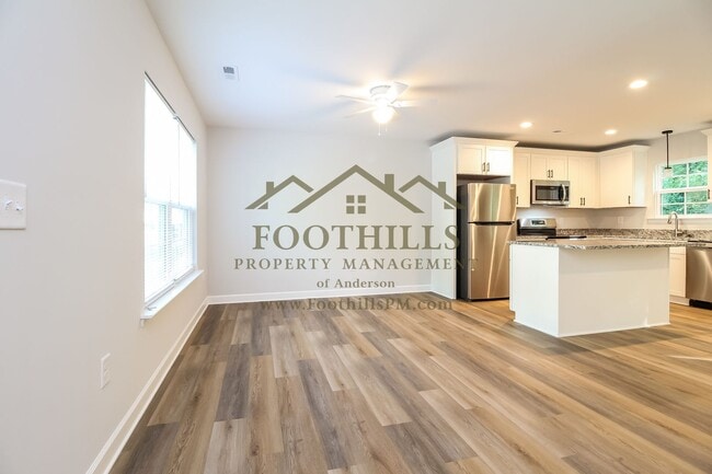 Building Photo - 4-Bedroom Gem in Williamston—Don’t Miss This!