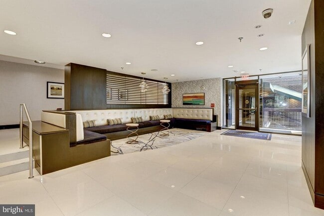 Foto del edificio - 7401 Westlake Terrace
