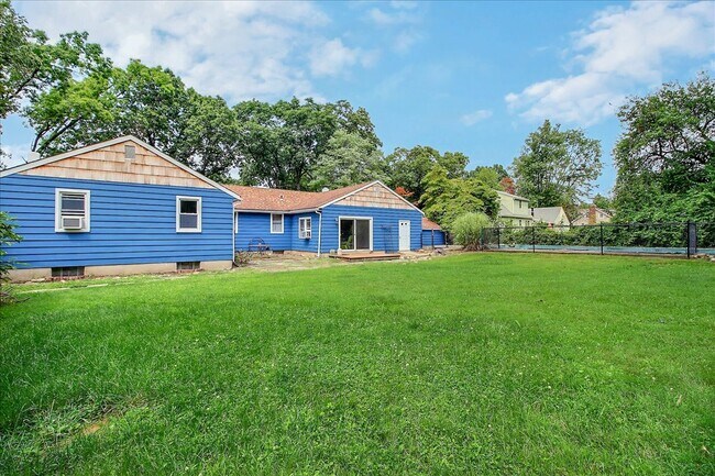 Building Photo - 14 Birch Tree Ln