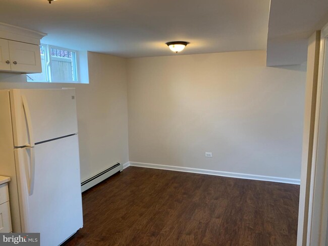 Building Photo - 2032 Maple Ave