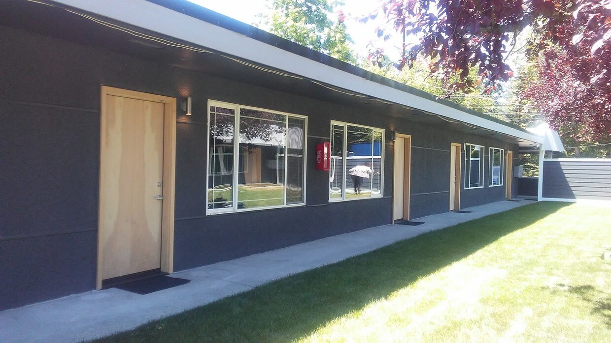 Primary Photo - 6807 Lakewood Dr W
