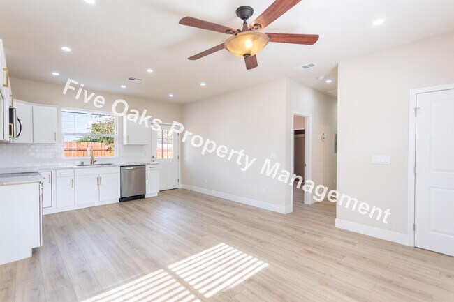 Foto del edificio - 811 1/2 Natoma St-