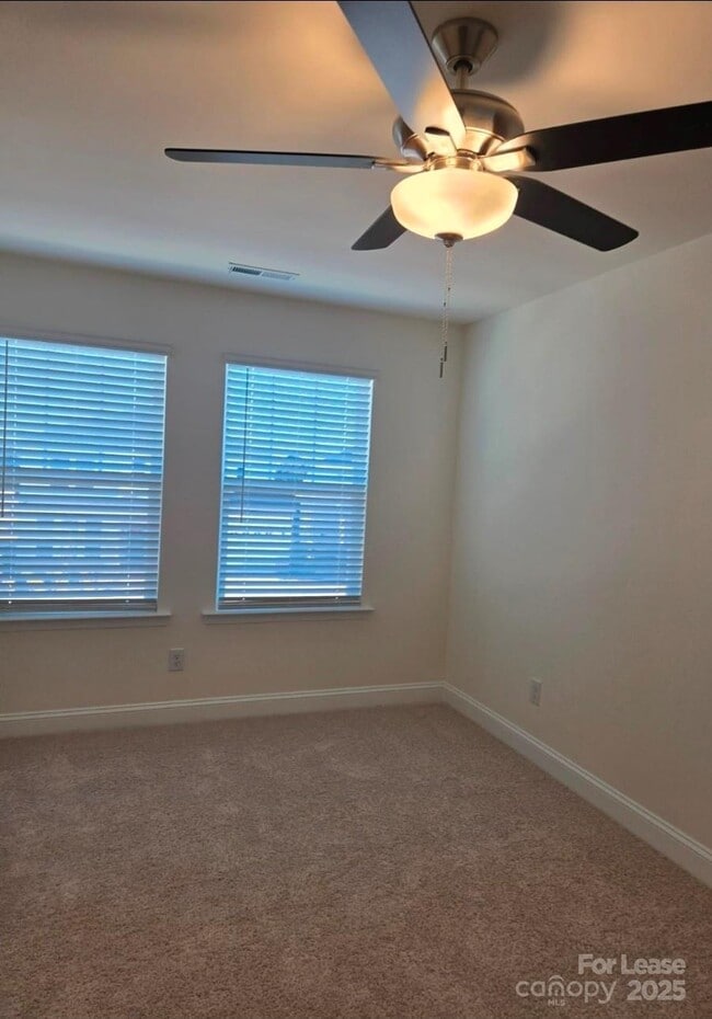 Foto del edificio - 1522 Cedar Tree Dr