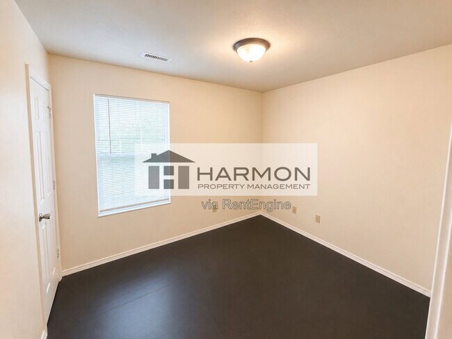 Foto del edificio - 2363 N Garland St