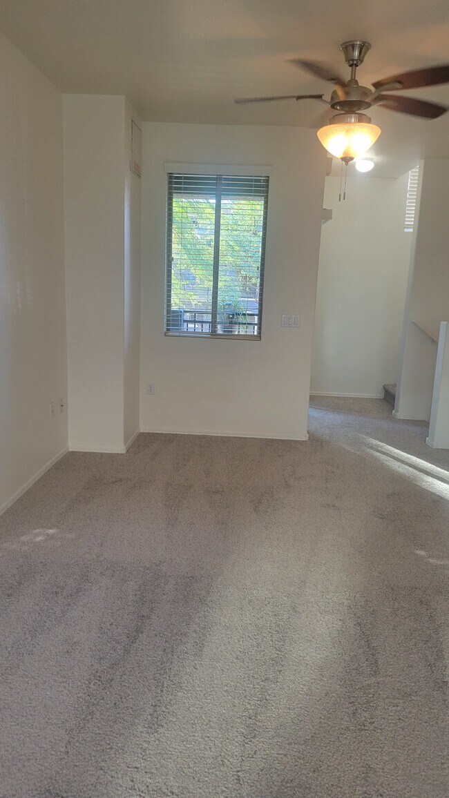 Building Photo - 2401 E Rio Salado Pky