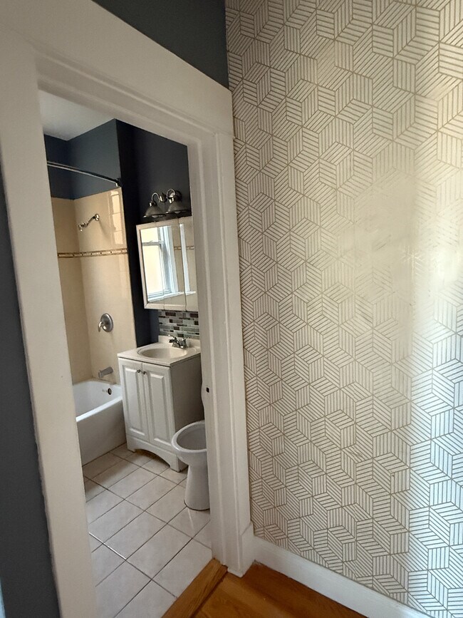 Foto del edificio - 4112 W Wellington Ave