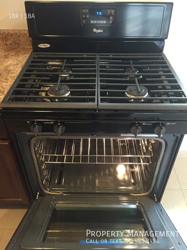 Building Photo - Completely Remodeled 1st Floor Corner Apar...