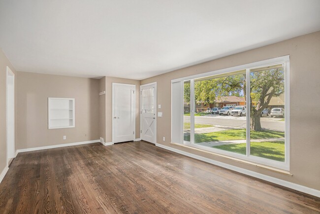 Building Photo - Spacious 3 Bed 1 Bath in the heart of Sout...
