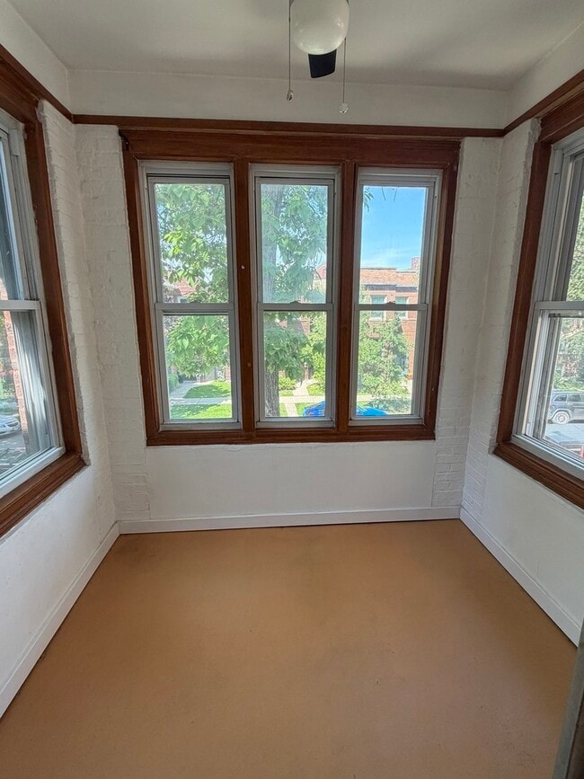Building Photo - 4847 N Claremont Ave