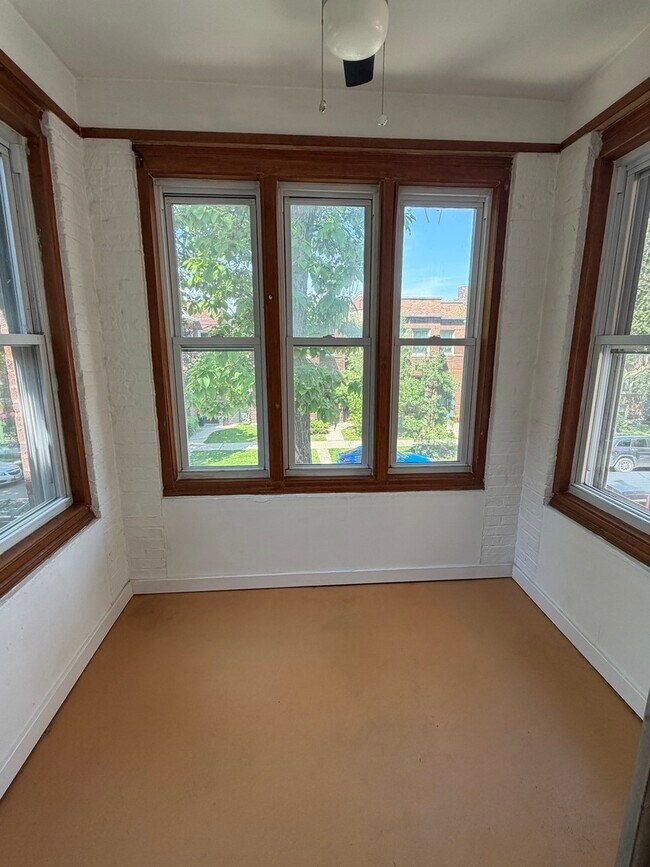 Foto del edificio - 4847 N Claremont Ave
