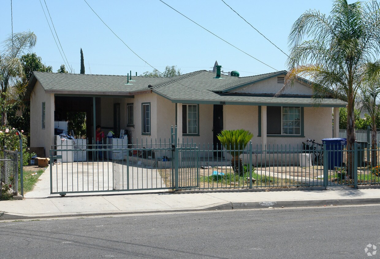 Primary Photo - 948 Blaine Ave