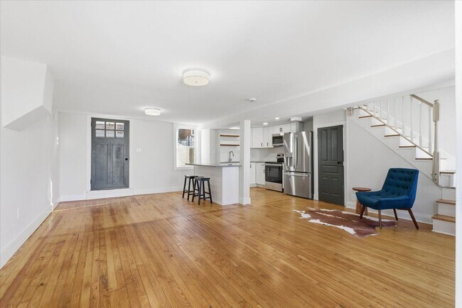 Building Photo - 305 W Broadway