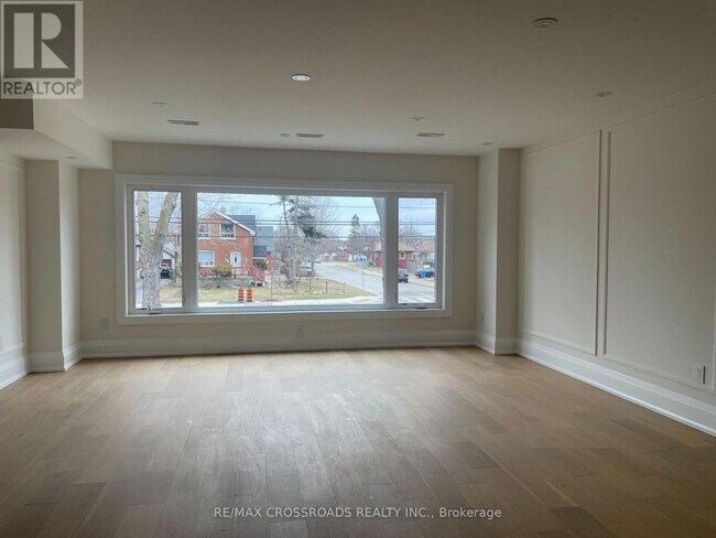 Photo du bâtiment - 790B Midland Ave