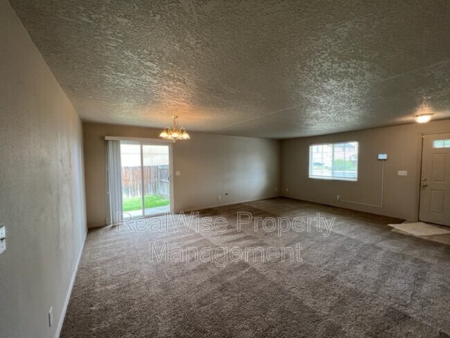 Foto del edificio - 1537 NE 8th St