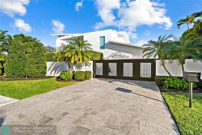 Building Photo - 2416 Bayview Dr