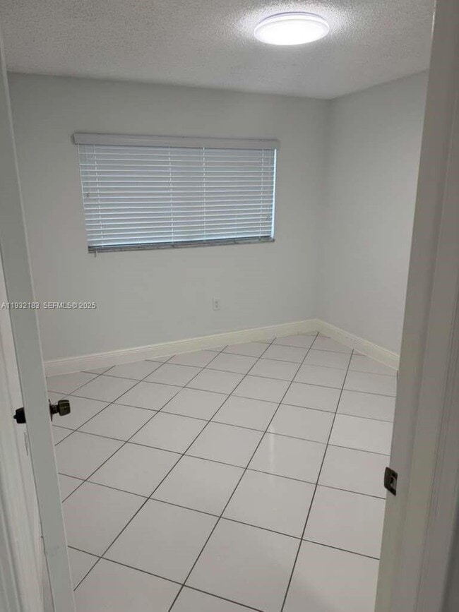 Foto del edificio - 9520 SW 8th St