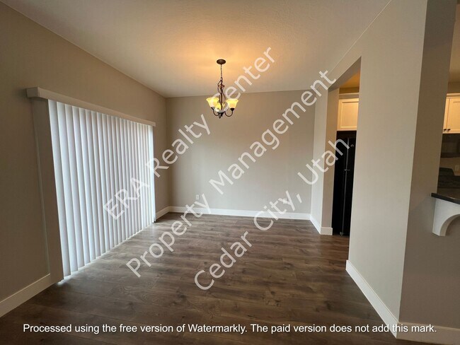 Foto del edificio - 1677 N Main St