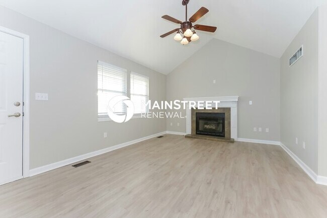 Foto del edificio - 3 Bedroom Pet-Friendly Home in Independence, MO with Main Street Renewal