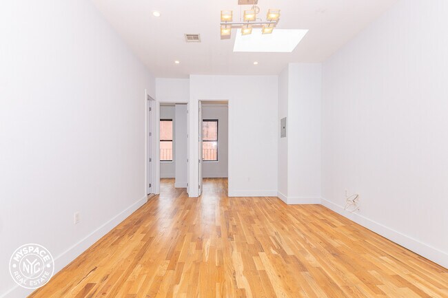 Building Photo - 54 Lewis Ave