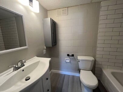 Photo du bâtiment - 401 Elmwood Dr