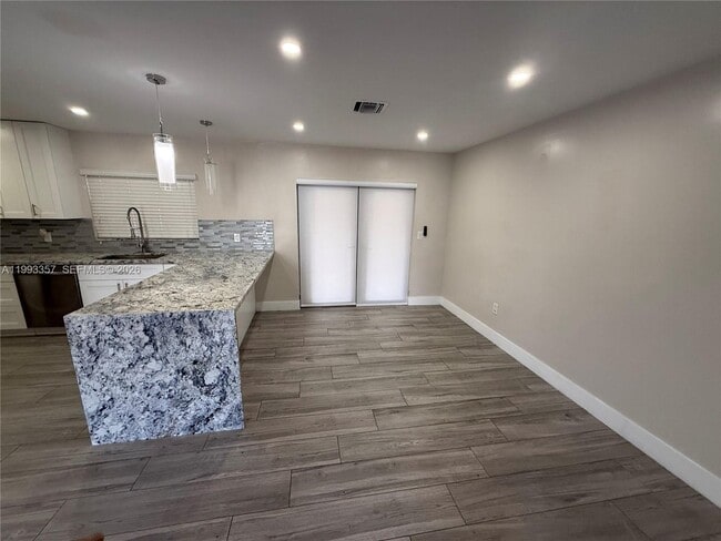 Building Photo - 1050 W 37th St