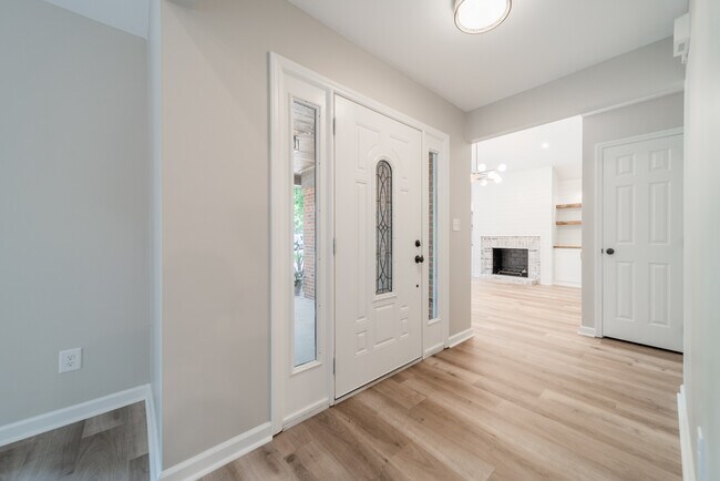 Foto del edificio - 8002 David Lee Ln