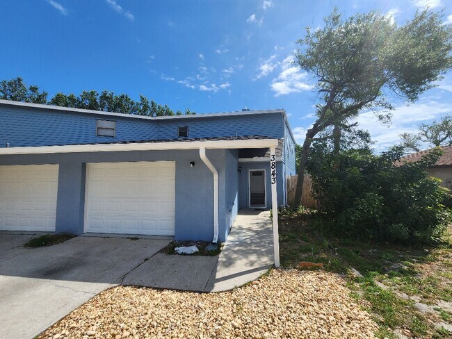 Building Photo - 3/3 Beachside rental !!