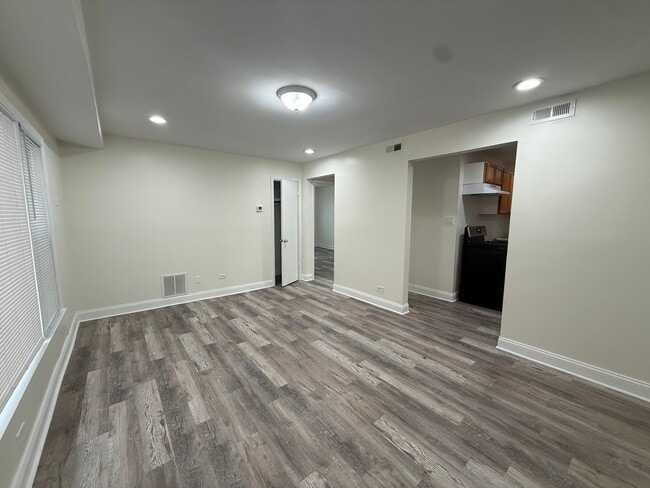 Building Photo - 11137 S Emerald Ave