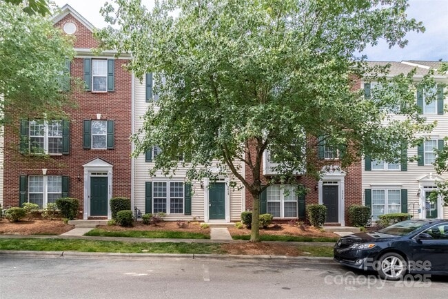 Building Photo - 9618 Blossom Hill Dr