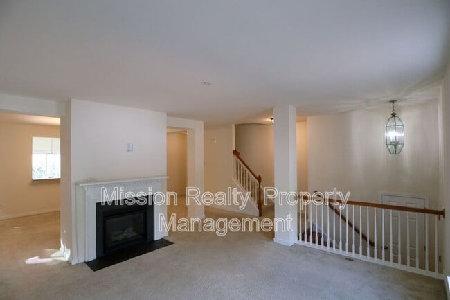 Building Photo - 1721 W Cary St