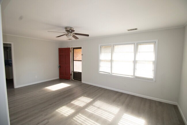 Foto del edificio - 517 E Main St